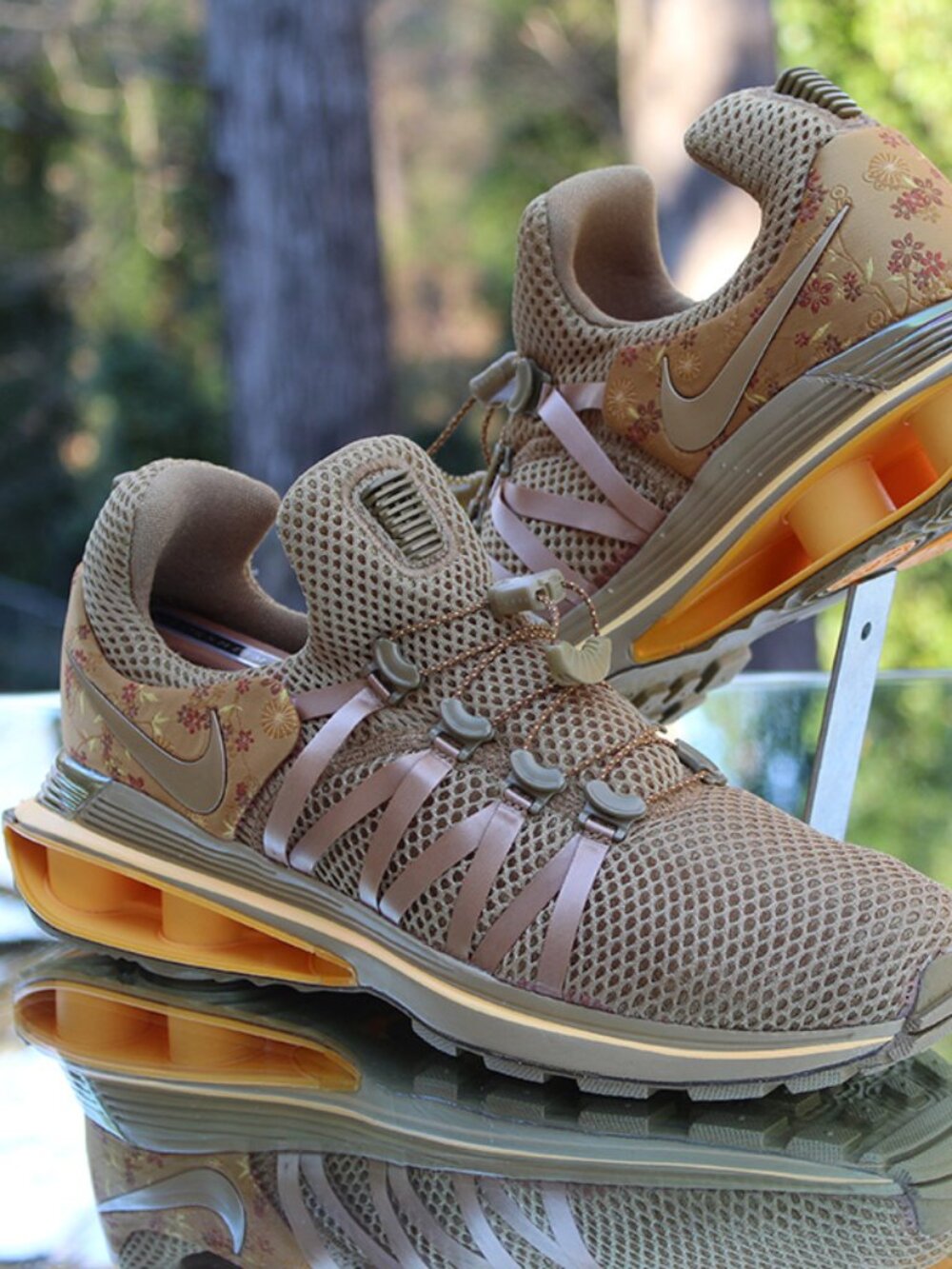 Nike Shox Gravity Metallic Gold